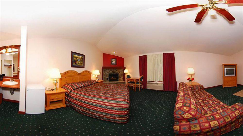 Econo Lodge Inn & Suites Eau Claire Exterior photo