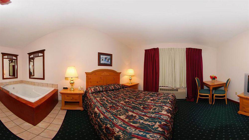 Econo Lodge Inn & Suites Eau Claire Room photo